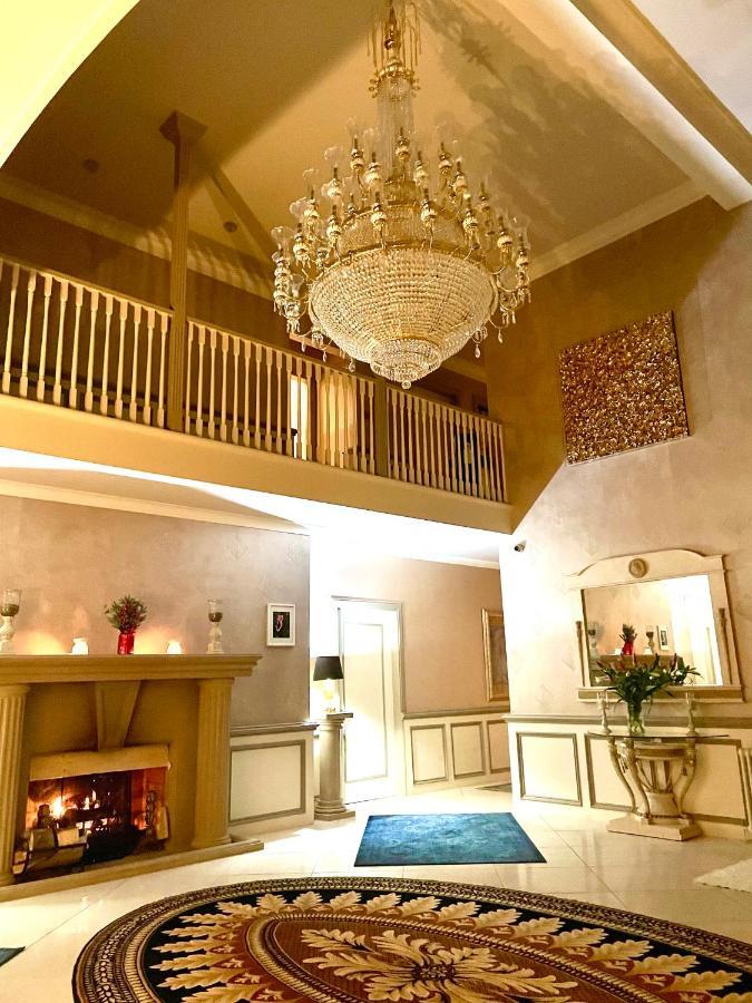 Finn Village - Loch Lomond Villa B&B - Black Room With Jacuzzi-Style Bath Glasgow Buitenkant foto