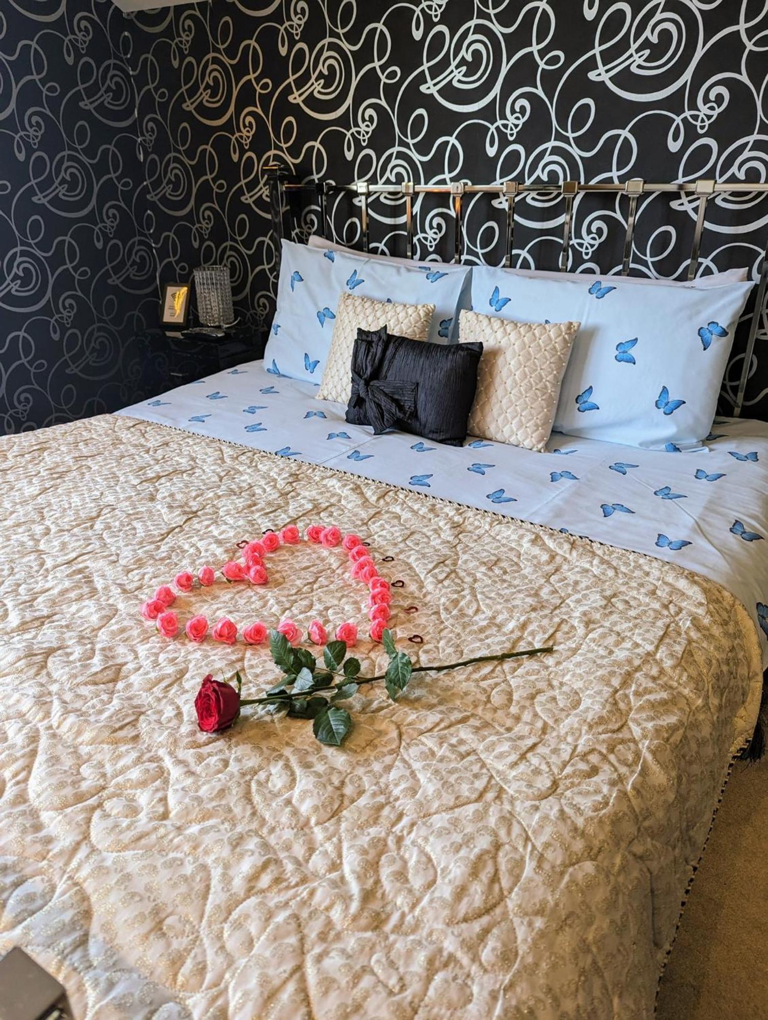 Finn Village - Loch Lomond Villa B&B - Black Room With Jacuzzi-Style Bath Glasgow Buitenkant foto